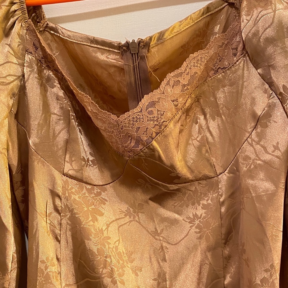 ❤️SHEIN Satin Brown Blouse with Lace Detail - Picture 4 of 8
